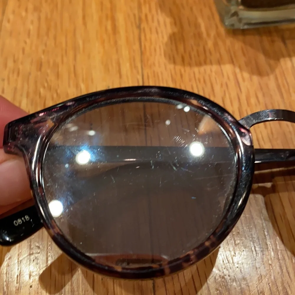 Guess Designer Sunglasses with Mirror Lenses 😎 - Picture 2 of 11